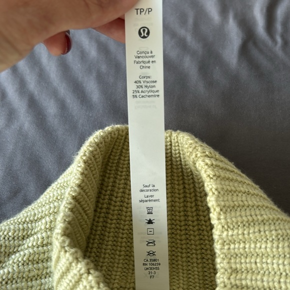 Lululemon Ribbed Turtleneck Sweater in Dew Green size XS/S - Picture 7 of 10